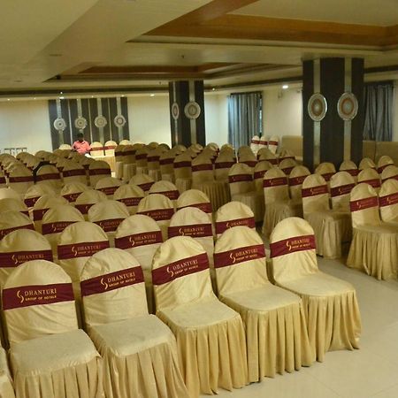 Hotel Sitara Grand Хидерабад Екстериор снимка
