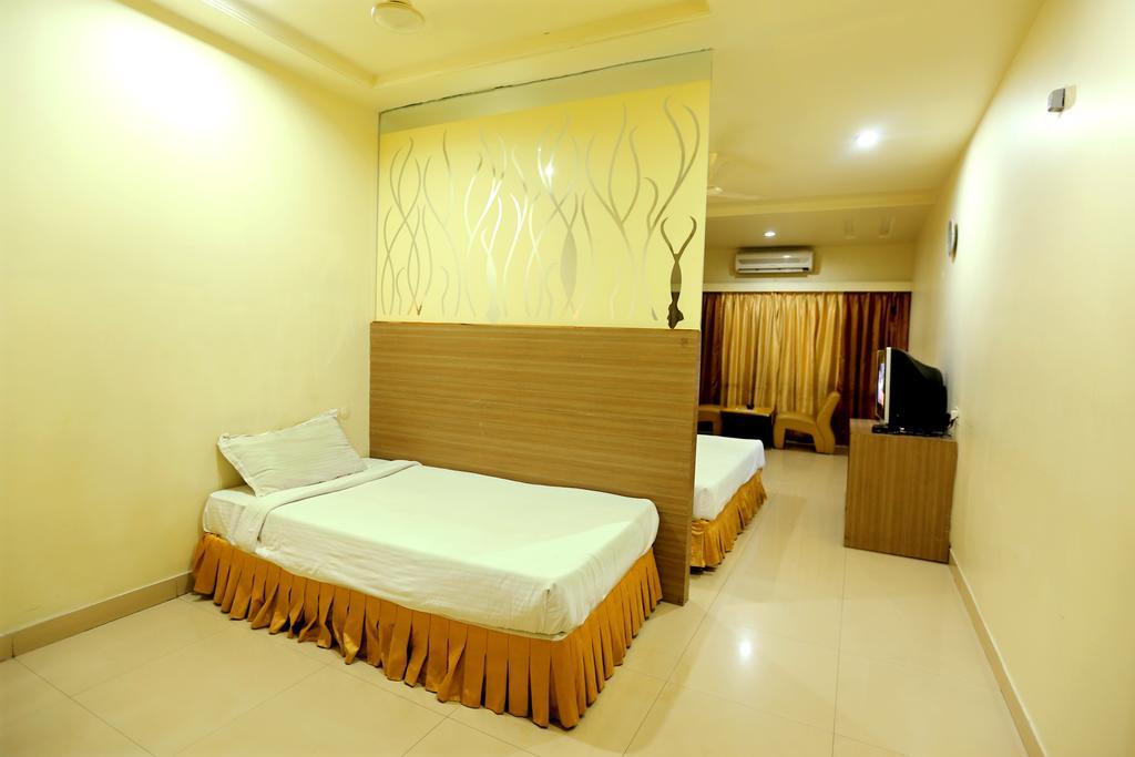 Hotel Sitara Grand Хидерабад Екстериор снимка