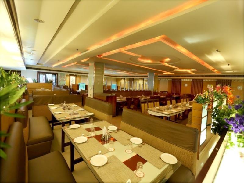 Hotel Sitara Grand Хидерабад Екстериор снимка
